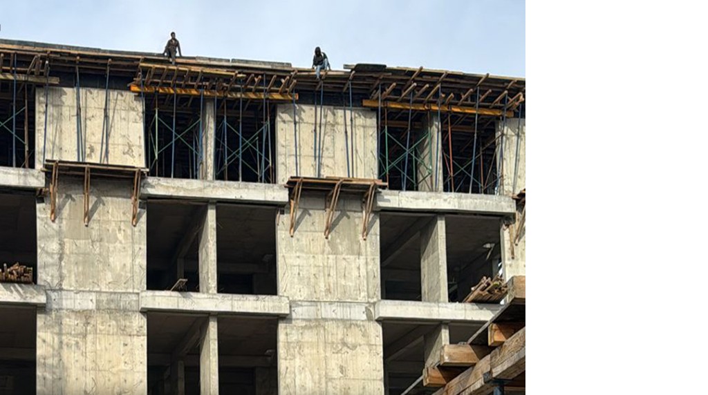 Yurt inşaatında iki işçi intihar girişiminde