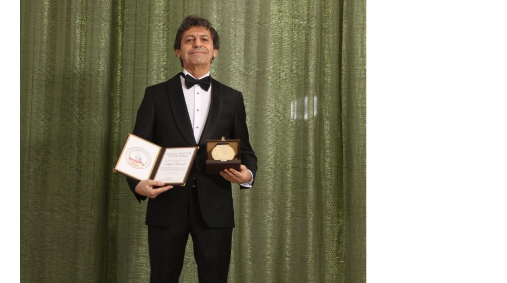 Dünyaca Ünlü Yazar Akif Manaf 2025 Yılı International Peace Prize Ödülü’nü Aldı