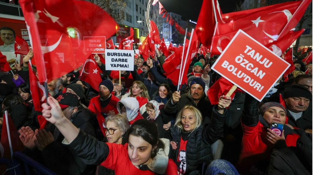 Özgür Özel, Tanju Özcan’a destek mitinginde, A101in Tanju Özcan’dan şikayetçi olmadığını söyledi