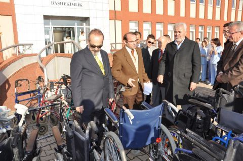 Bolulu işadamından üniversite hastanesine 28 tekerlekli sandalye