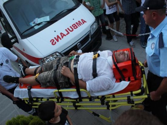 Mudurnu İpekyolu Festivali'ne gelen misafir öğrenci korkuluklardan düşerek yaralandı