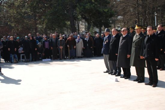 18 Mart Şehitler Günü'nün ilk programı Şehitlikte yapıldı