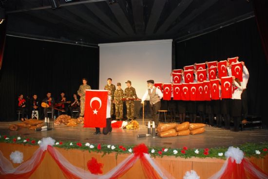 Şehitler Günü Programı'nda duygulu anlar