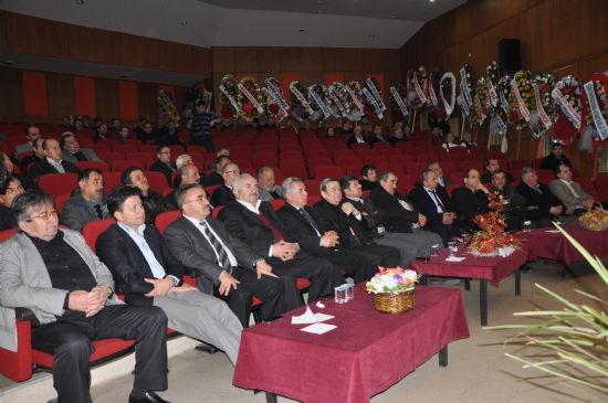Esnaftan daha çok çelenk ve protokol vardı