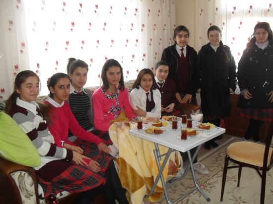Yaşar Çelik Ortaokulu'ndan vefa örneği