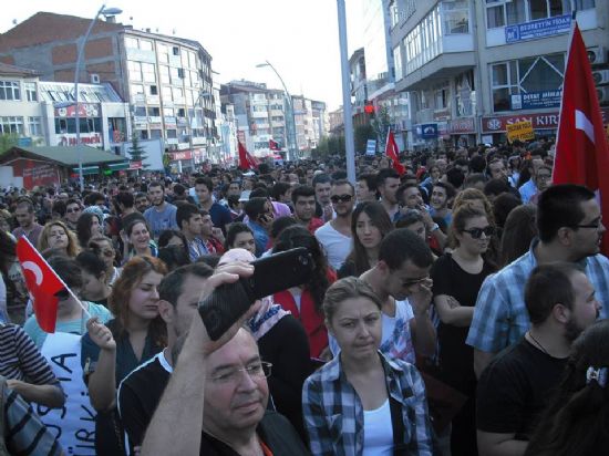 Bolu'da 10 bin kişi Taksim'i protesto etti