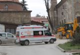 Yaralıya ulaşmak için yol bulamayan ambulans şoförü isyan etti