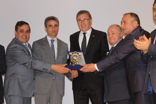 Orhan Uçar'a Sosyal Sorumluluk Ödülü
