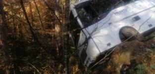 Yedigöller'de tur otobüsü kaza yaptı; 8 yaralı