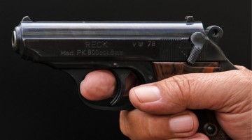 14 yaşındaki çocuğun eline silah verip çatışmaya dahil etmişler