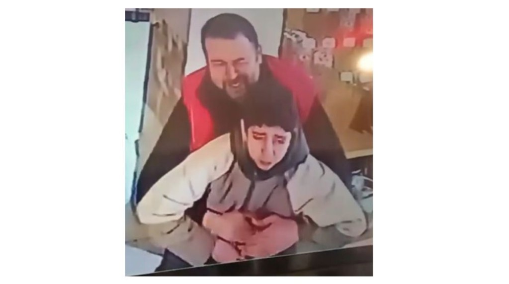   Boğulma tehlikesi geçiren öğrenciyi Heimlich manevrasıyla kurtardı