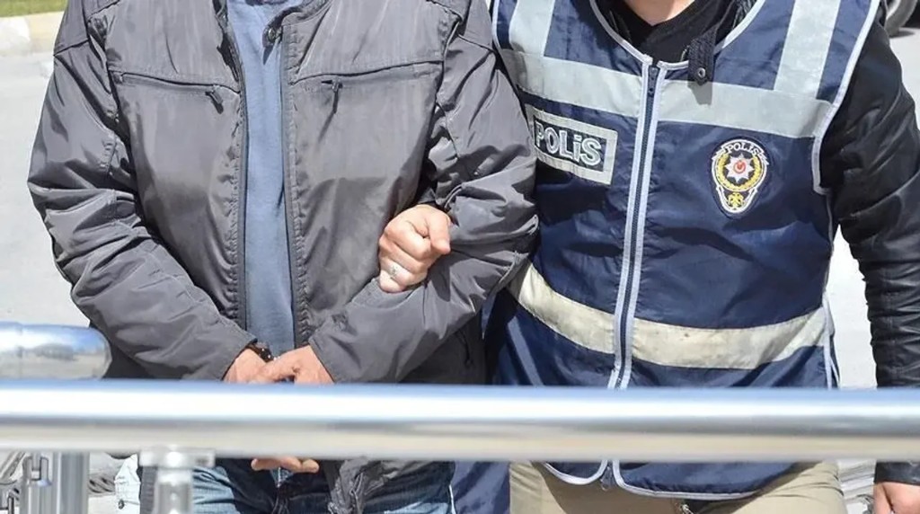Çalışanını önce darp etti, sonra aracıyla ezmeye çalıştı