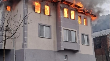 Kış günü evsiz kaldılar